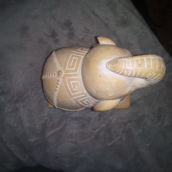 Two statuetes one real sandstone other cardholder - Picture 4 of 5